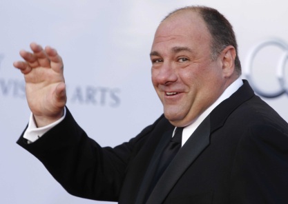 James Gandolfini fue un actor versátil, con roles en TV y en el cine. Será echado de menos por sus colegas y todos los que tuvimos oportunidad de verlo actuar.